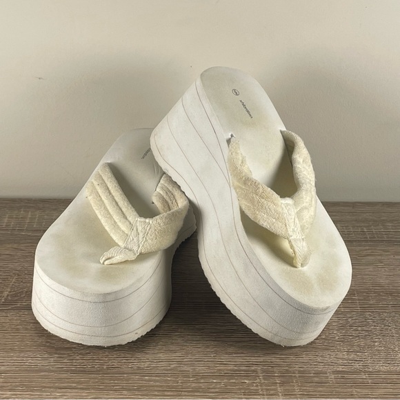 Y2K Xhilaration Platform Flip Flops Wedge Thong Sandals - Size 6 - Picture 4 of 5